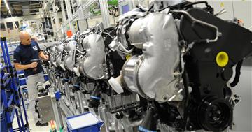 Trotz der Abgas-Affäre bei Volkswagen können Ingenieure und Techniker ihren guten Ruf sogar noch verbessern. Sie rücken mit 86 Prozent auf Rang 8 vor. Die beiden Befragungsrunden - eine vor und eine nach Bekanntwerden des Skandals - hätten so gut wie keine Veränderungen im Vertrauenswert aufgezeigt: &quot;Der Abgasskandal einer Firma einer Branche kann dieses Vertrauen nicht erschüttern&quot;, kommentiert Raimund Wildner, Geschäftsführer des GfK-Vereins. Außerdem werde das Versagen eher dem Management als den Ingenieuren zugeschrieben, fügt Kleemann hinzu. Generell komme dem Ruf von Ingenieuren auch zugute, dass es von ihnen immer zu wenige gebe.