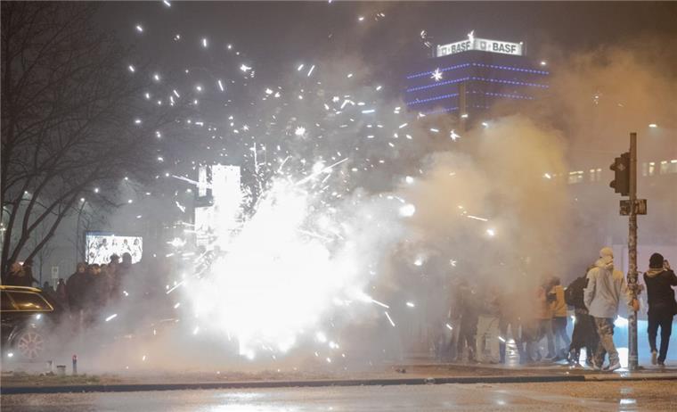 Trotz der Debatte um die Umweltschädlichkeit des Böllerns wurde dieses Jahr eine Rekordmenge an Silvesterknallern importiert.