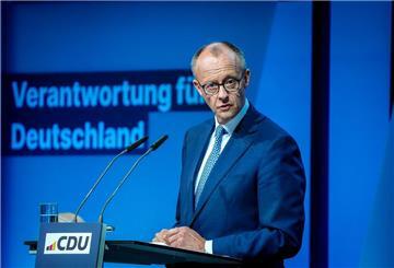  CDU-Chef Friedrich Merz spricht beim Bundesausschuss der CDU vor dem Schriftzug «Verantwortung für Deutschland». 