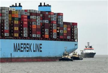 Trotz Rekordgewinnen in den vergangenen Jahren will die dänische Reederei Moller-Maersk Tausende Stellen abbauen.
