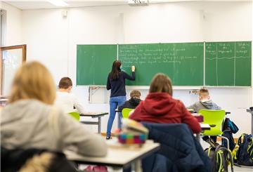 Trotz steigender Infektionszahlen findet ab Montag an den meisten niedersächsischen Schulen wieder Präsenzunterricht statt.