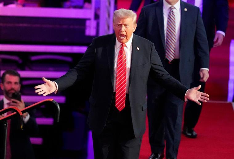 Trump heizte seinen Anhängern ein - unter anderem mit dem Versprechen einer groß angelegten Abschiebeaktion. 