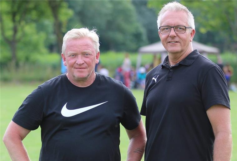 TSV-Abteilungsleiter Mike Habbe (rechts) freut sich, mit Stefan Franz einen neuen Trainer für den Erst-Kreisklassisten gefunden zu haben.