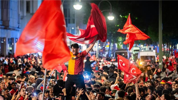 Türkische Fans feiern in Berlin.