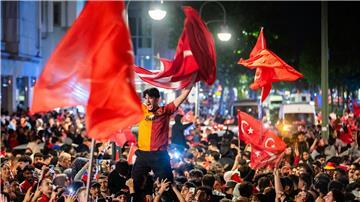 Türkische Fans feiern in Berlin.