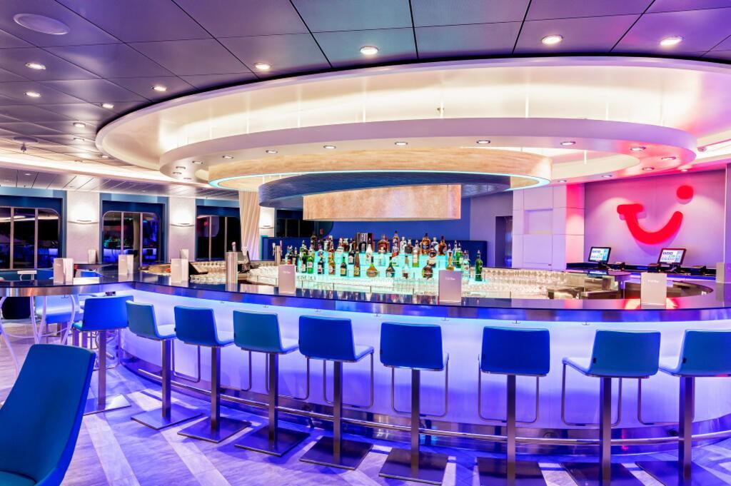 TUI Bar