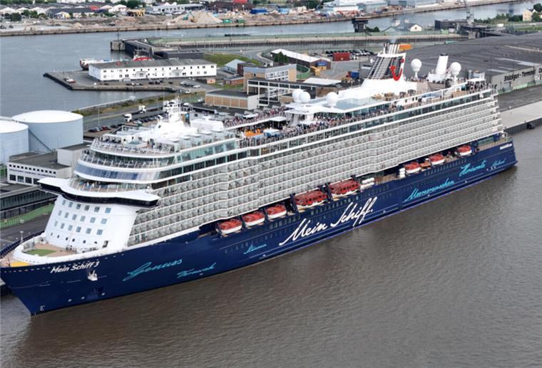 Gerüchte um Flottenwechsel bei TUI Cruises: Was wird aus der Mein Schiff 3? Die Mein Schiff 3 liegt im Hafen von Bremerhaven.