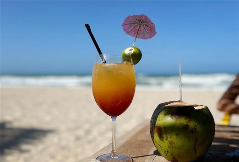 Cocktails an einem Strand