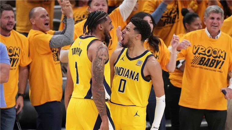 Tyrese Haliburton (r.) und Obi Toppin spielten sich mit den Pacers vor der Pause in einen Rausch.