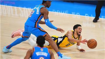 Tyrese Haliburton (r) von den Indiana Pacers fällt wegen eines Achillessehnenrisses für die komplette nächste NBA-Saison aus.
