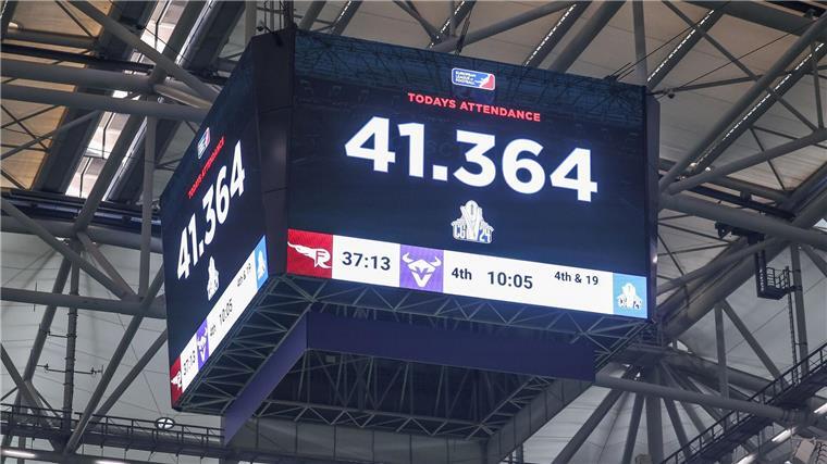 Über 40.000 Zuschauer waren auf Schalke dabei.