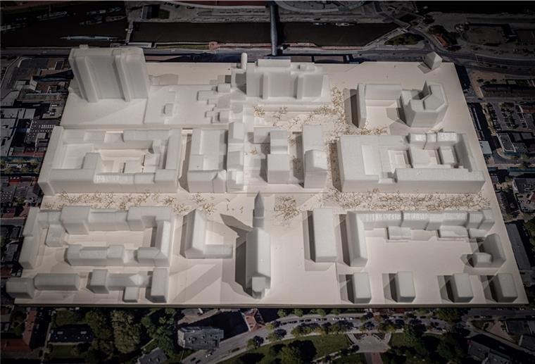 Über die Innenstadtentwicklung (Detailansicht Innenstadtmodell mit geplantem Neubau der ehemaligen Karstadt-Immobilie) können Frauen am 8. März diskutieren.