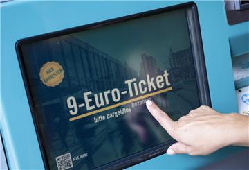 Über eine Fortführung des 9-Euro-Tickets wird in einer Bund-Länder-Arbeitsgruppe diskutiert, insbesondere in Bezug auf ein sozial gestaffeltes Ticket.
