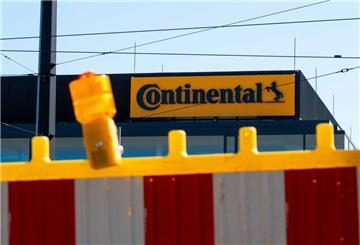Logo an der Continental Zentrale mit Bauzaun davor