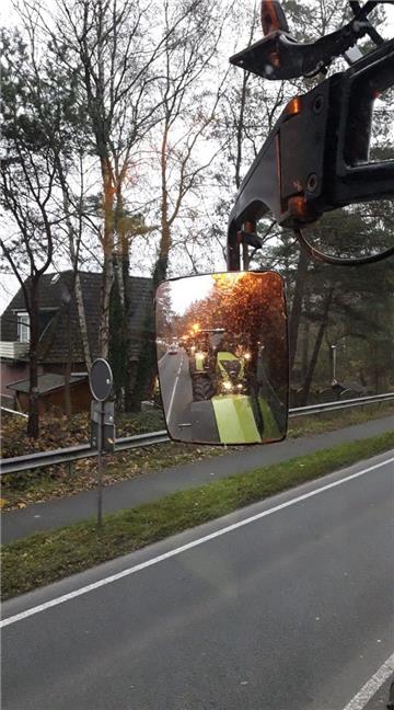 Über Lüneburg und die Bundesstraße 5 machen sich die Trekkerfahrer aus Lintig auf den Weg gen Berlin. 