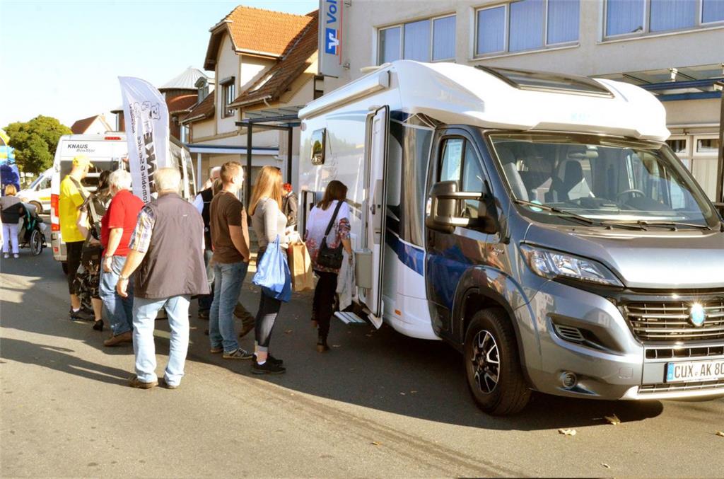 Über viel Interesse an Wohnmobilen freute sich das Autohaus Klinke beim Loxstedt...