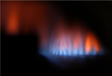 Überall in der Industrie, wo viel Wärme gebraucht wird, kommt oft Gas zum Einsatz. Wie wird die Energiequelle rationiert, wenn es im Herbst zu Versorgungsengpässen kommen sollte? Das will die SWB mit den größten Verbrauchern im Land Bremen erörtern. Foto: Hildenbrand/dpa