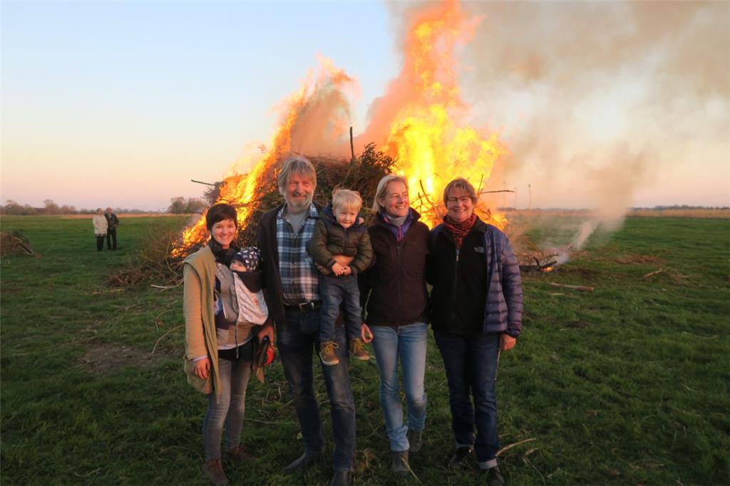 Überall in der Wesermarsch brannten am vergangenen Wochenende die Osterfeuer. Di...