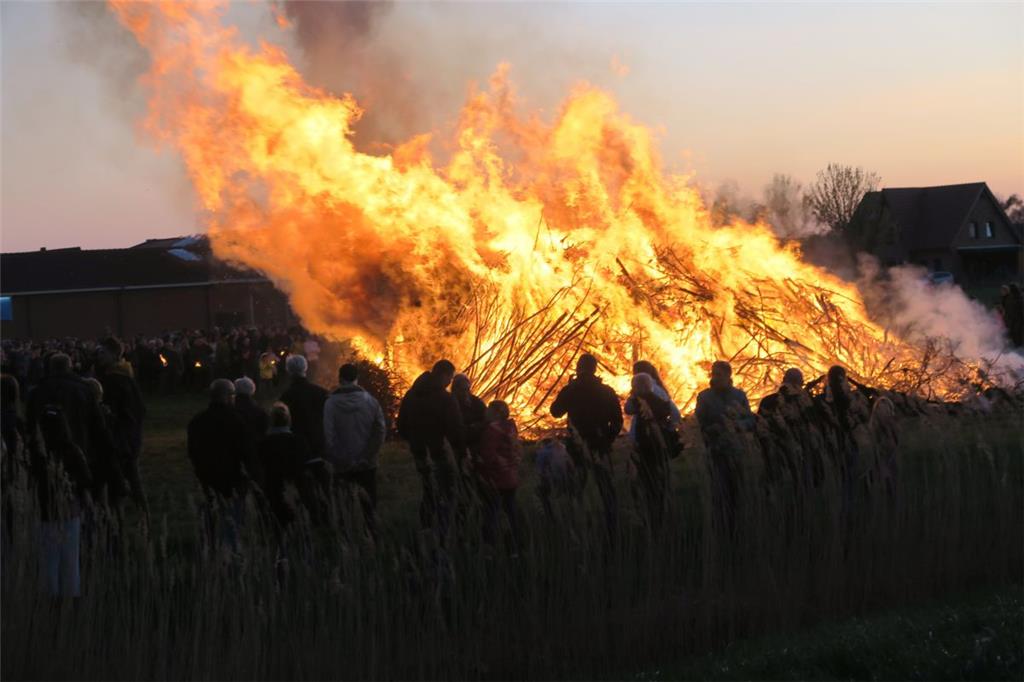 Überall in der Wesermarsch brannten am vergangenen Wochenende die Osterfeuer. Di...