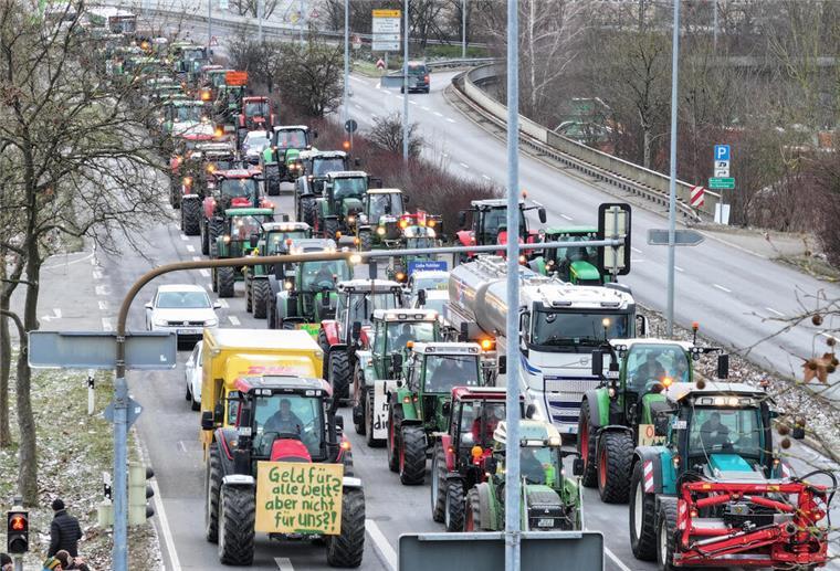 Überall in Deutschland kommt es zur Sperrung von Autobahnen durch Traktoren.