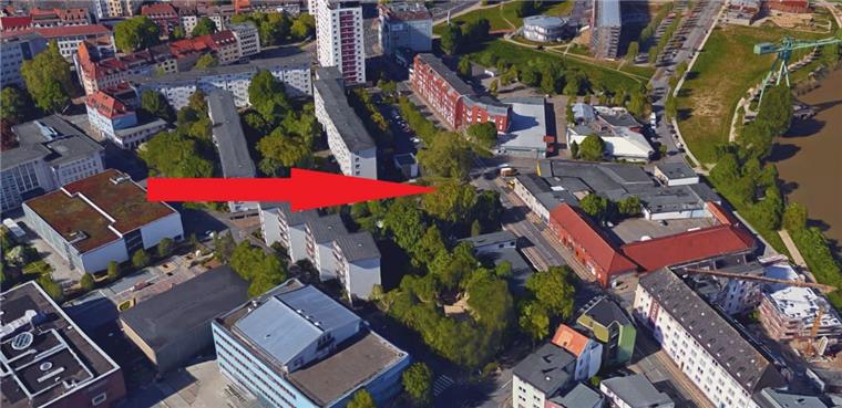 Mitte: Mann überfällt Lebensmittelmarkt und droht mit Waffe Überfall auf ein Geschäft in der Deichstraße.