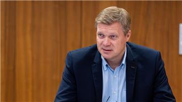Ulf Thiele (CDU), haushaltspolitischer Sprecher der CDU im niedersächsischen Landtag, spricht auf einer Pressekonferenz.