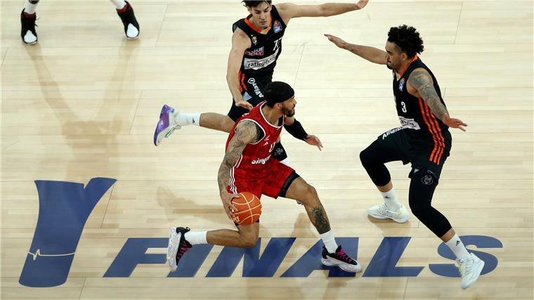 Nach Terminzwist: Bayern-Basketballer gewinnen Spiel eins Ulms Defensive erzeugte viel Druck.