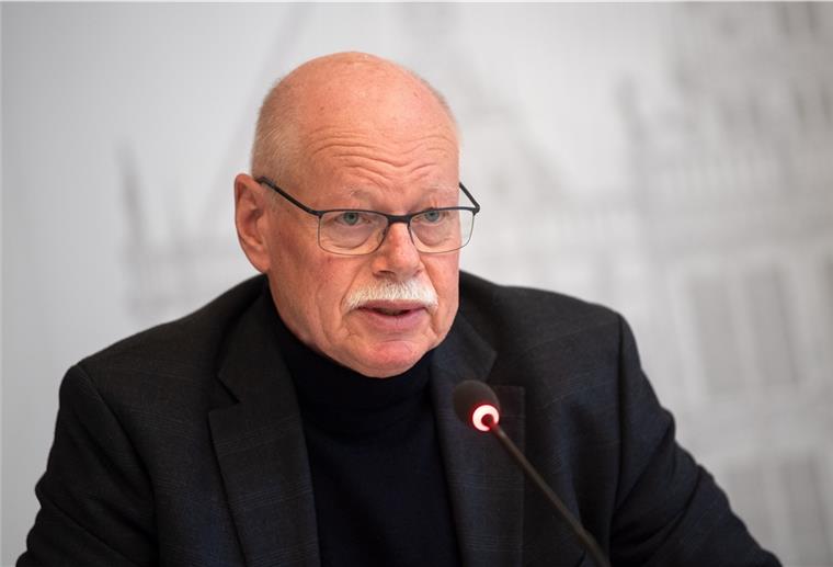 Bremer Innensenator informiert über Clankriminalität Ulrich Mäurer (SPD), Innensenator von Bremen, spricht bei einer Pressekonferenz.