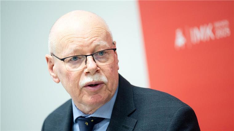Ulrich Mäurer will das Thema Polizeikosten im Fußball bei der nächsten IMK zur Sprache bringen.