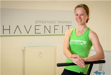 Ulrike Engel., Inhaberin des Havenfit in Bremerhaven, hat sich mit dem Yogastudio Havenyoga zusammengeschlossen. Gemeinsam wollen sie mit neuen Ideen die Krise überstehen. 