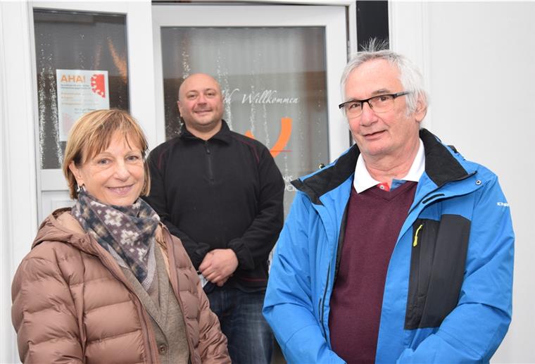 Ulrike Weil und Dr. Wolfang Weil verabschieden sich Ende Januar 2021 in den Ruhestand. Mit Sabri Askin Demirtas (Mitte) haben sie bereits einen Nachfolger für ihre Praxis an der Atenser Allee gefunden.