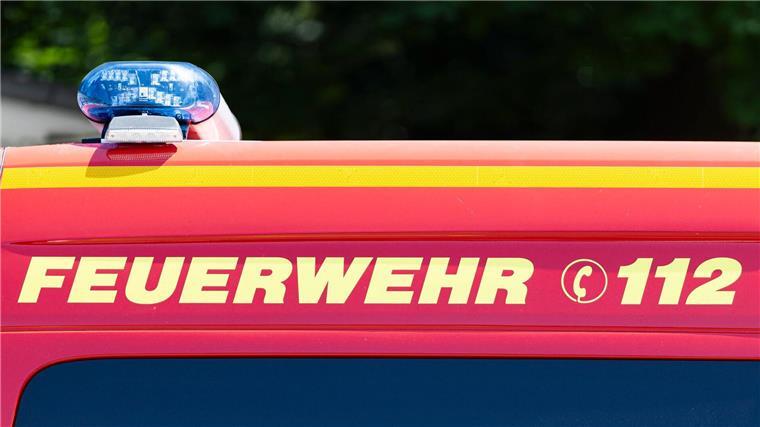 Fluchtweg abgeschnitten: Feuerwehr löscht Treppenhaus Um 1.37 Uhr wurden die Einsatzkräfte alarmiert. (Symbolbild)