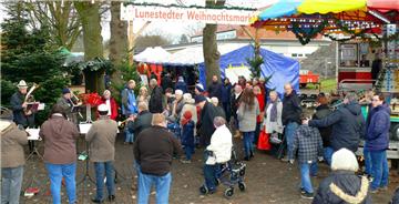 Um 14 Uhr eröffnete der Posaunenchor Beverstedt/Lunestedt den Weihnachtsmarkt zw...