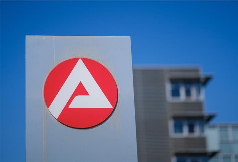 Kurzarbeitergeld soll in die Verlängerung Um einen starken Anstieg bei der Arbeitslosigkeit zu verhindern, denkt die Politik derzeit über eine Verlängerung der Kurzarbeit nach.