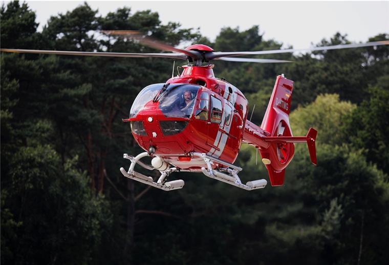 Um Nachwuchs-Piloten genügend Flugstunden zu ermöglichen, wurde ein ziviler Hubschrauber vom Typ EC 135 angemietet.