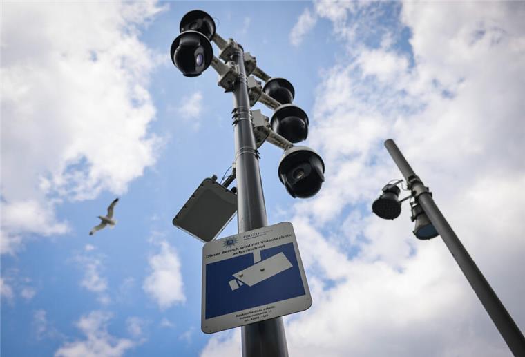 Videoüberwachung Polizei Möwe am Himmel