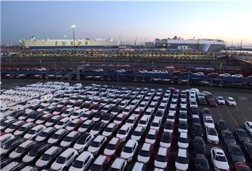 Um über 70 Prozent schrumpfte der Umschlag coronabedingt im vergangenen Jahr am BLG Autoterminal. Inzwischen ist klar: Das Unternehmen hat hohe Verluste erwirtschaftet. Der Senat prüft, die BLG zu unterstützen.