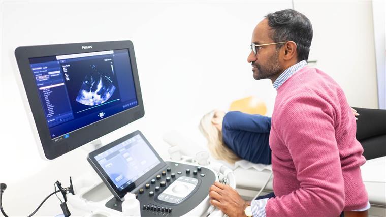 Vom Herzchirurg zum Landarzt Umes Arunagirinathan hat bereits mehrere Bücher geschrieben.