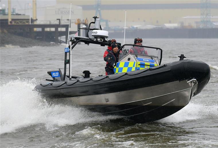 Schmutzwasser abgepumpt: Schiffskapitän muss ordentlich blechen Wasserschutzpolizei