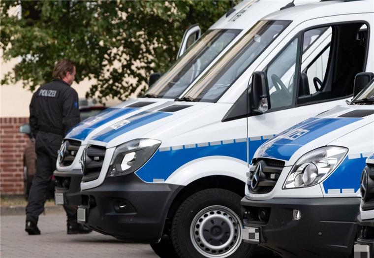 Unbekannte haben am Mittwoch, 25.12.2019, zwei Zigarettenautomaten in Bremen-Oslebshausen und in Bremen-Walle aufgesprengt.