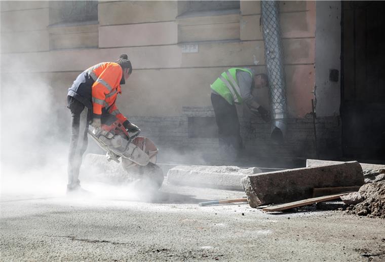 Unbekannte haben am vergangenen Wochenende Baucontainer aufgebrochen und Baugerät daraus gestohlen. Die Polizei sucht Zeugen. (Symbolbild)