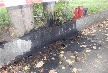 Mit Öl verschmutzter Weg