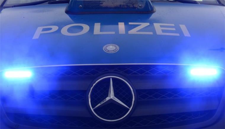 Unbekannte haben in Bremerhaven-Lehe zwei Reifen eines Citroen zerstochen.