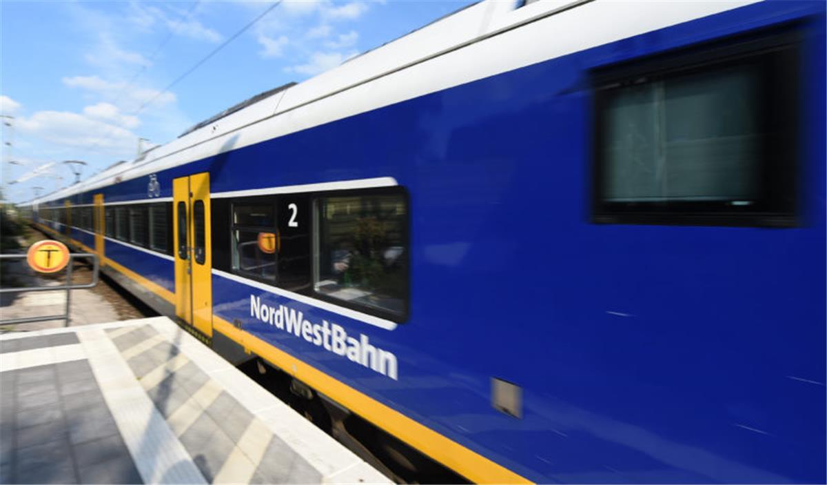 Nordwestbahn unter Druck – doch zwischen Bremerhaven und Bremen läuft's ok Unbekannte haben in Wremen ein Fahrrad auf die Gleise geworfen.