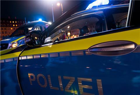 Unbekannte sind am Wochenende in das leerstehende Schulgebäude an der Straße Lühnenfeld in Zeven eingedrungen. Das teilt die Polizei mit (Symbolbild).