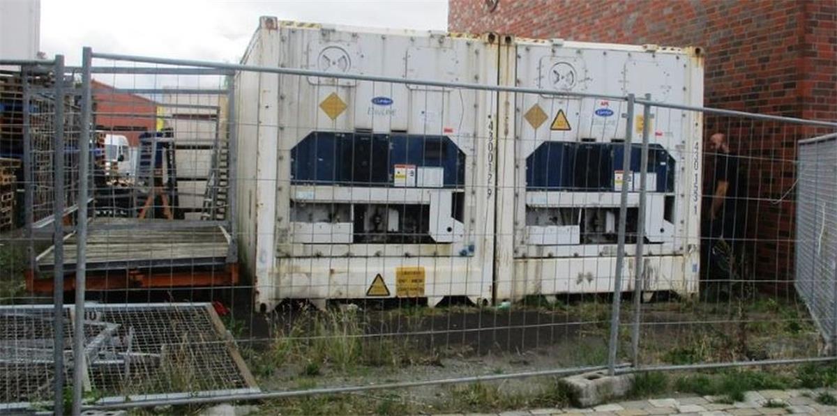 Unbekannte Täter klauten die Stromkabel von diesen Containern im Fischereihafen von Bremerhaven. Dadurch entstand ein riesiger Sachschaden.