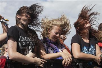 Und so sieht Headbanging aus. Foto: Leuschner