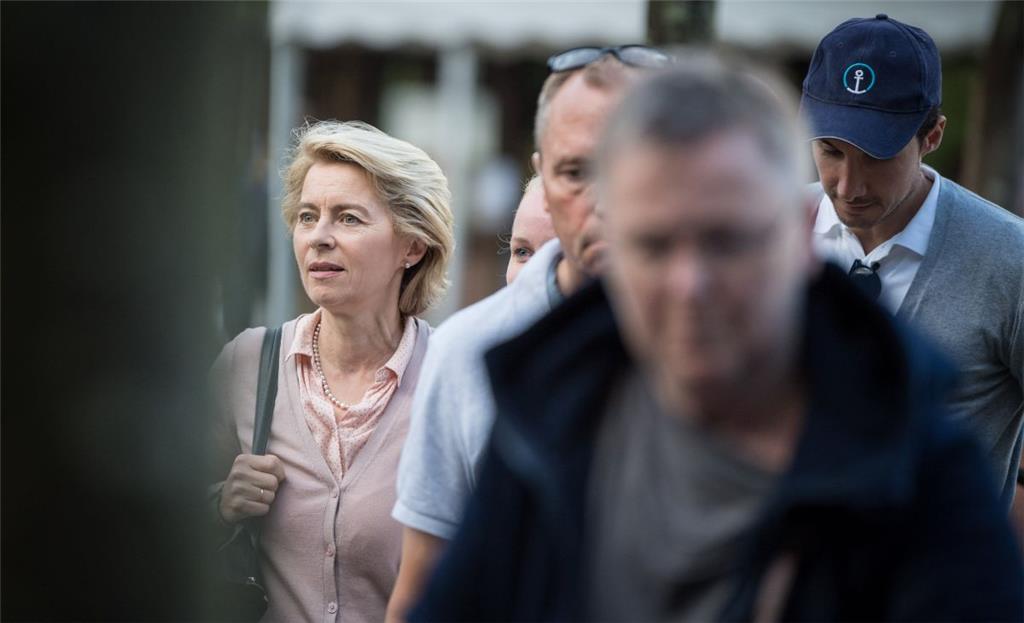 undesverteidigungsministerin Ursula von der Leyen am Samstagabend während der Ve...