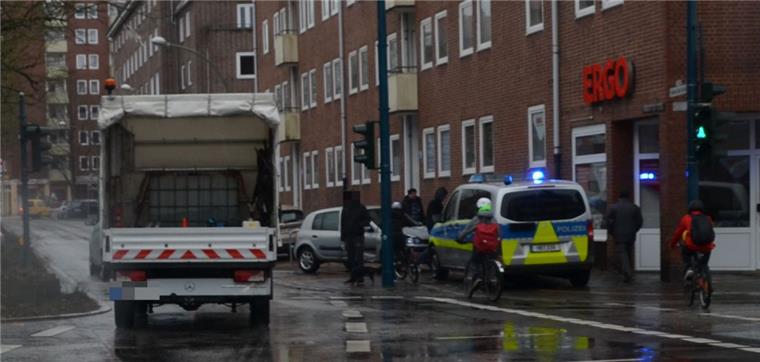 Unfall bei einem Wendemanöver in Bremerhaven-Geestemünde.
