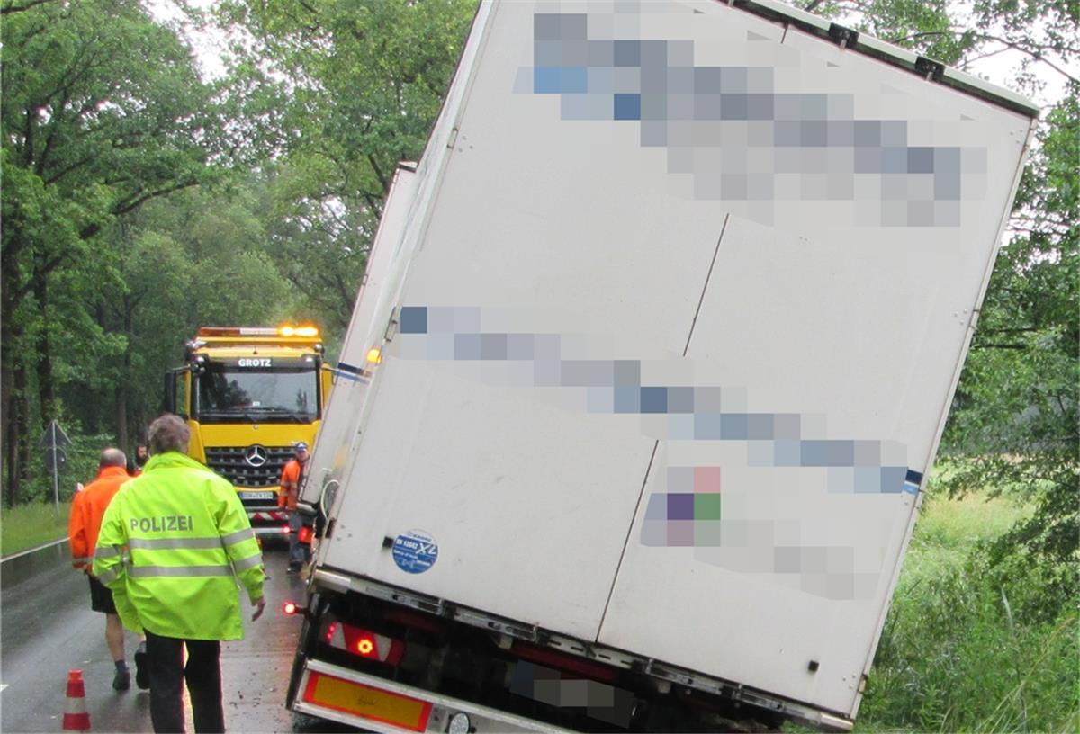 Unfallflucht auf der L 130 bei Helvesiek: Die Polizei sucht Zeugen.